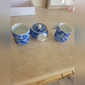Japanese teapot and teacups